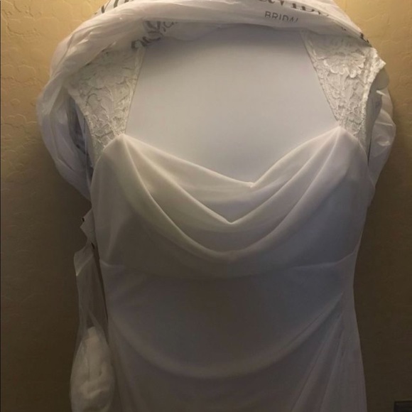 David's Bridal Wedding Dress w/Cap Sleeves. Size 12. Brand new. No alterations. - Picture 5 of 10